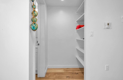 Wilshire Apartment | Modern Chic Loft In Hollywood-Koreatown With Parking