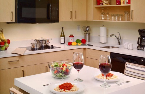 The Galleria Hotel | Modern Comfort in Houston's Shopping Hub! Close to Galleria Mall!