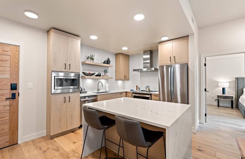 Tamarack Resort Condo | Modern Condo|Gas Fireplace|Balcony with Plaza View