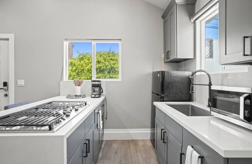 Clarkdale House | Modern & Cozy Guest House Studio PET Friendly Parking