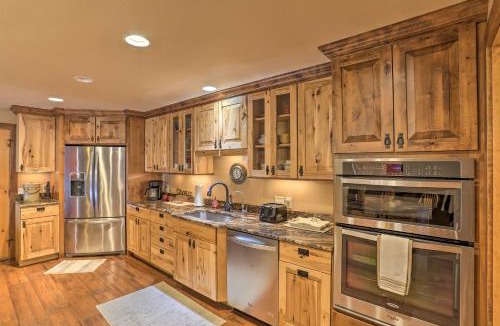 Deadwood Apartment | Modern Deadwood Apt with Mountain Views and Grill!