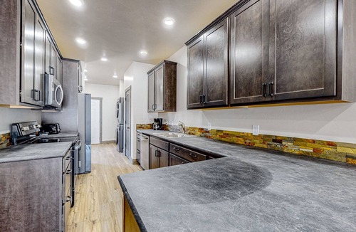 Butte House | Modern dog-friendly townhouse with washer/dryer, WiFi, and patio