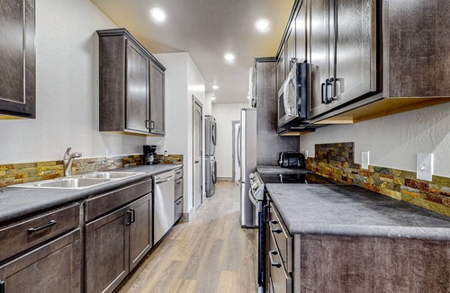 Butte House | Modern dog-friendly townhouses with WiFi, patio, BBQ grill