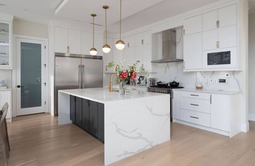 Langley House | Modern Executive Retreat 3 Private Bedrooms in Langley