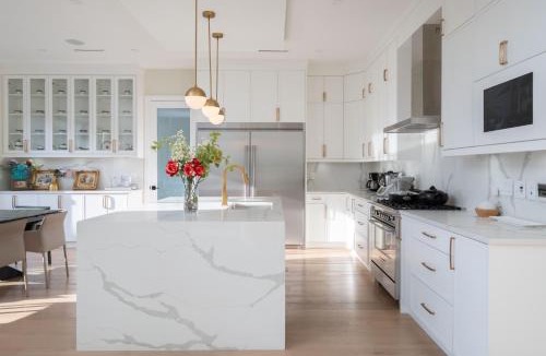 Langley House | Modern Executive Retreat 3 Bedrooms in Langley