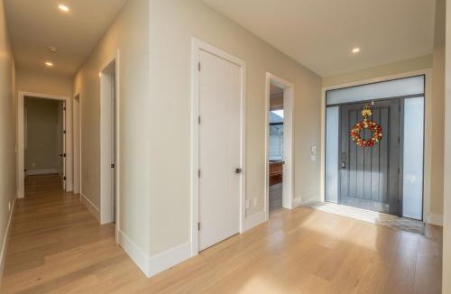 Langley House | Modern Executive Retreat 3 Bedrooms in Langley