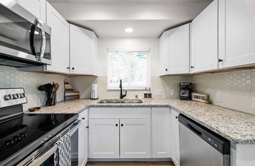 Veterans Park House | Modern family home with loft near foothills