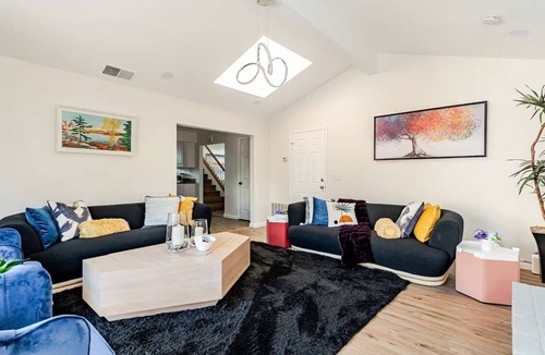 Central District House | Modern Fremont Retreat 5BR 3BA Near Tesla and Meta