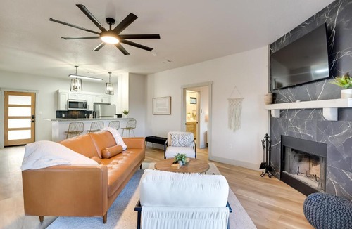 Graford House | Modern Graford Cabin: Walk to Possum Kingdom Lake!