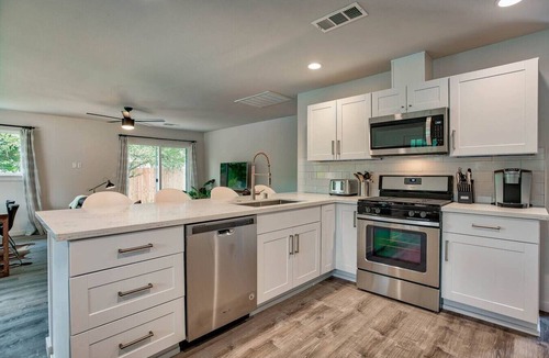 Redding House | Modern Home Bright Spacious Full Kitchen Garage