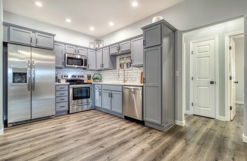 College Place House | Modern Home near WWU 3bdrm, 2bth, Lrg Backyard, BBQ, EV Charger, Roku