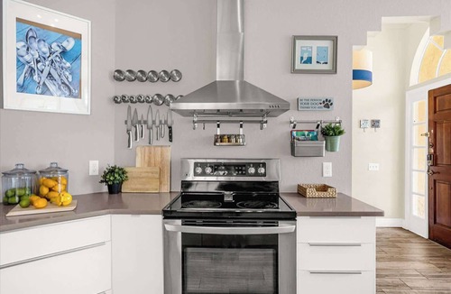 Ventura House | Modern Home w Patio & BBQ, Near Golf Course, MCO