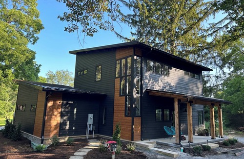 Clearfield House | Modern House at Easy Street on the River- Large sports field and River Access!