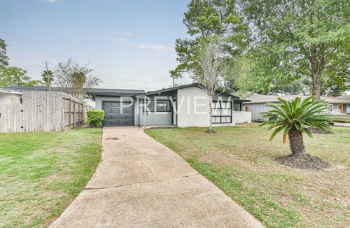 Spring Branch East House | Modern house near downtown galleria memorial mall and hospitals
