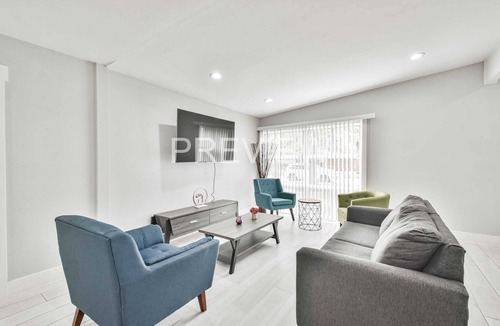 Spring Branch East House | Modern house near downtown galleria memorial mall and hospitals