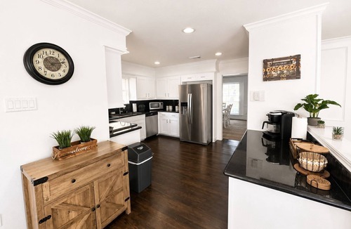 Ponderosa Forest Villa | Modern Houston Getaway nr Med Center&NRG — Pool, Wi‑Fi, Parking, Family‑Friendly