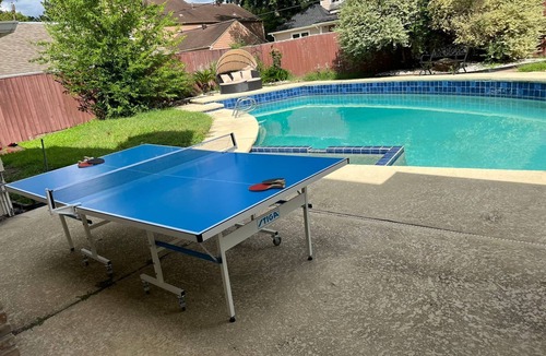 Ponderosa Forest House | Modern Houston Home nr Med Center & NRG - Pool, Wi‑Fi, Parking, Family‑Friendly