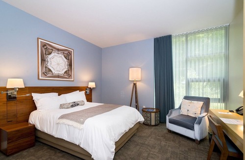 Ossining Hotel | Modern Hudson Valley Escape with Cozy Elegant Rooms