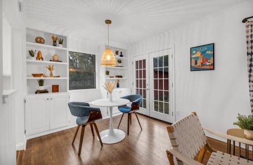 Mayo Meadow House | Modern King Bed 5 mins to Downtown