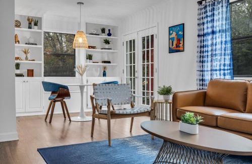 Mayo Meadow House | Modern King Bed 5 mins to Downtown