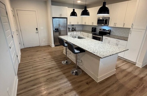 Candler-McAfee Apartment | Modern King Suite Near Mercedes-Benz Stadium