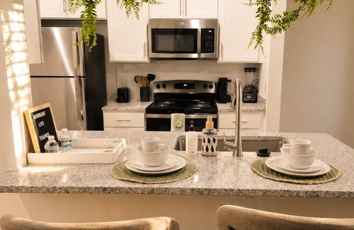 Northside Apartment | Modern Lakeview Oasis, King Bed Gym Pool