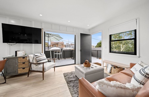 Carlsbad Village House | Modern Loft in Carlsbad Village steps to beach (Tesla Charger available)