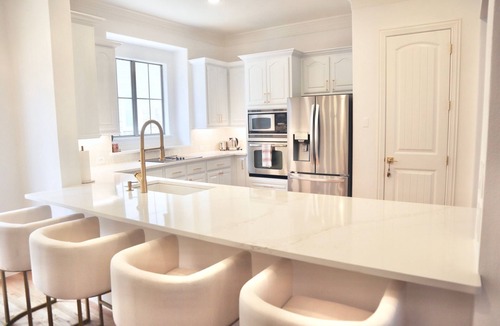 Knox - Henderson Condo | Modern Lower Greenville/Knox-Henderson Townhome