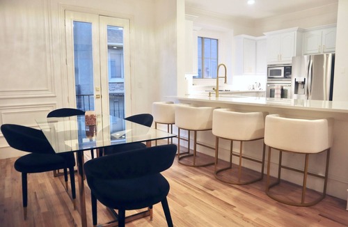 Knox - Henderson Condo | Modern Lower Greenville/Knox-Henderson Townhome
