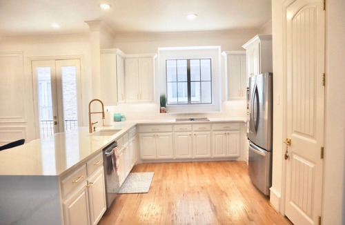 Knox - Henderson Condo | Modern Lower Greenville/Knox-Henderson Townhome