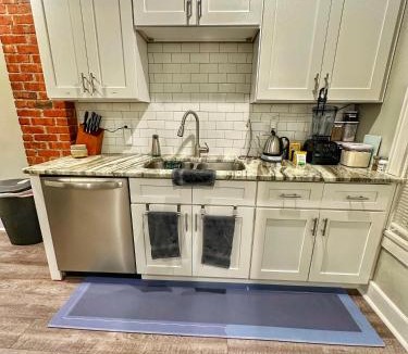 Columbus House | Modern Luxe 3BR 1BA with Bar 7