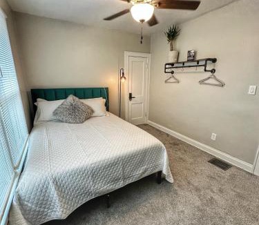 Columbus House | Modern Luxe 3BR 1BA with Bar 7
