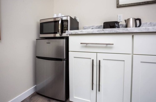 Bankers Hill Apartment | Modern, Luxurious and Prime location All in One