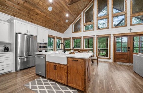 Broken Bow Cabin | Modern Luxurious Rustic Cabin that promises an unforgettable escape into nature!