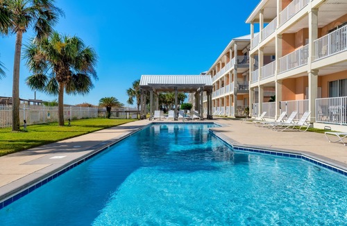 Dauphin Island Condo | Modern & luxurious ground-floor condo near the Gulf with pools