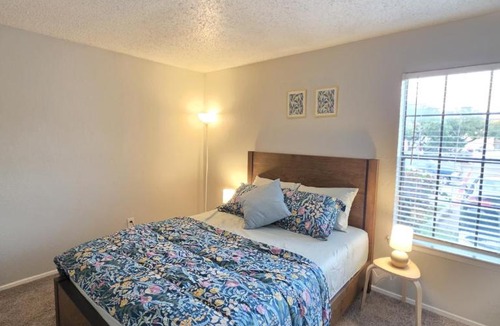 North Arlington Apartment | Modern Luxury 1BR Apt Near AT&T Stadium & Six Flags - Free Parking