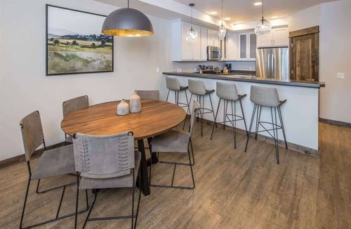Big Sky Apartment | Modern Luxury Two Bedroom Condo