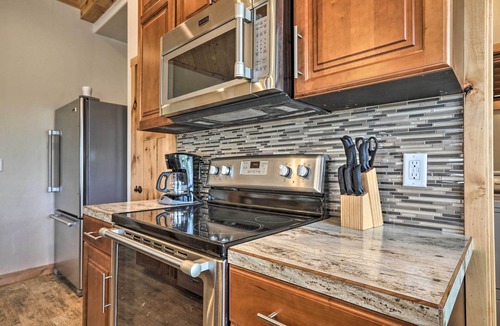 Ashton Apartment | Modern Main Street Apt - Near Outdoor Recreation!