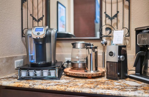 Leander Villa | Modern Mediterranean Villa w/Luxe Amenities/King Bed/Handicap Accessible