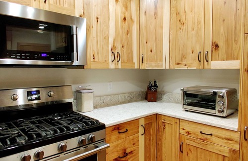 Essex House | Modern Mountain Cabin across Glacier NP & Izaak Walton Inn. Incl Wifi & Laundry