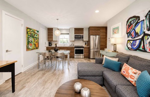 Cherry Condo | Modern Myers Park 1BR · Ground Floor · Free Parking near Atrium CMC & Uptown
