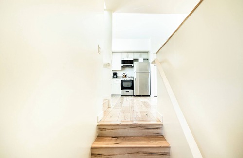 Koreatown Apartment | Modern New Koreatown Loft with 3 Levels 2 Parking Spots Close To Downtown LA