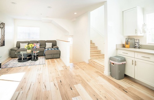 Koreatown Apartment | Modern New Koreatown Loft with 3 Levels 2 Parking Spots Close To Downtown LA