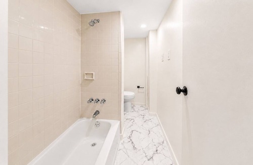 Upper Manhattan Apartment | Modern NYC Studio Near Transit, AC, WiFi & Full Kitchen