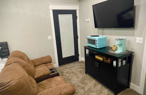 Filer Apartment | Modern One Bedroom Studio with Kitchenette