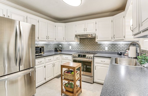Jackson House | Modern Pet-Friendly Home w/Covered Patio + Yard