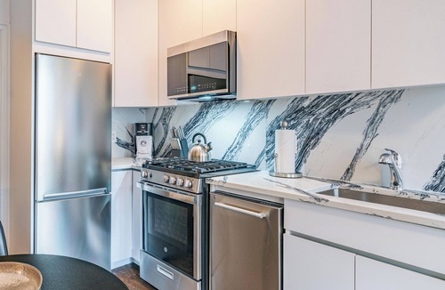 Upper East Side Apartment | Modern & Pet-Friendly Upper East Side One Bedroom