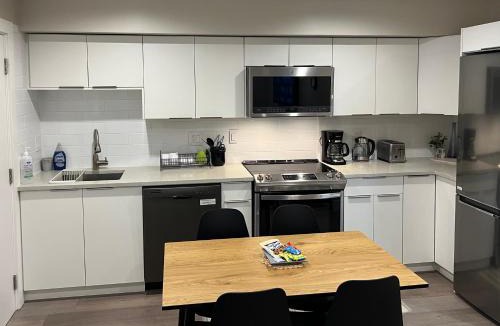 Lower Lonsdale Apartment | Modern Private 1 Bedroom Suite - Assigned Parking and Patio