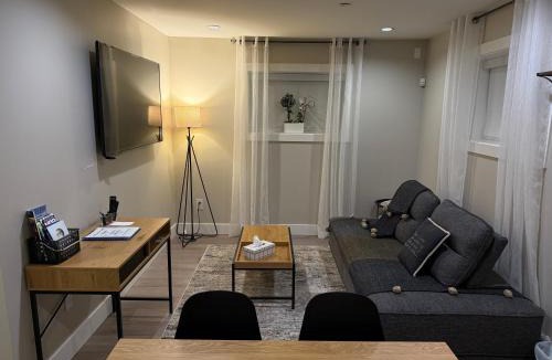 Lower Lonsdale Apartment | Modern Private 1 Bedroom Suite - Assigned Parking and Patio