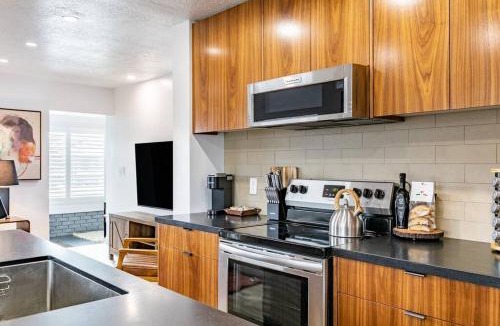 People's Freeway House | Modern Rustic Stay with Hot Tub near Downtown
